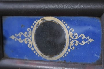 アメリカアンティーク　1900年頃　New Haven Clock Co.(ニューヘブン社)　青と金色の装飾が目を引くクラシカルな壁掛け時計　(R-091569)