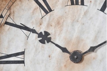 アメリカアンティーク　1900年頃　New Haven Clock Co.(ニューヘブン社)　青と金色の装飾が目を引くクラシカルな壁掛け時計　(R-091569)