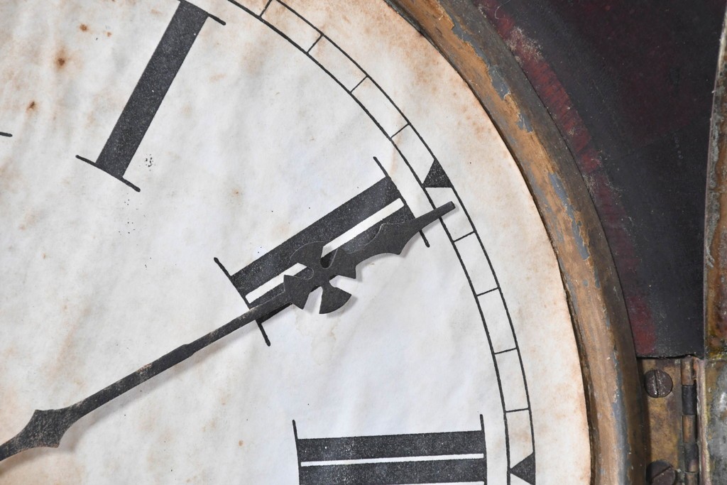 アメリカアンティーク　1900年頃　New Haven Clock Co.(ニューヘブン社)　青と金色の装飾が目を引くクラシカルな壁掛け時計　(R-091569)