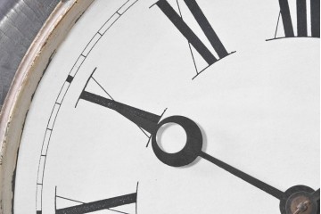 アメリカアンティーク　1880年から1890年頃　ローマ数字の文字盤が目を引く八角振り子時計　(R-091570)