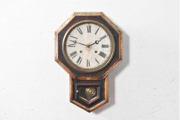 アメリカアンティーク　1880年から1890年頃　E.N.WELCH(ウェルチ)社　八角形のフォルムと金色の縁取りがクラシカルな壁掛け時計　(R-091572)