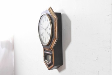 アメリカアンティーク　1880年から1890年頃　E.N.WELCH(ウェルチ)社　八角形のフォルムと金色の縁取りがクラシカルな壁掛け時計　(R-091572)