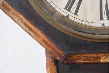 アメリカアンティーク　1880年から1890年頃　E.N.WELCH(ウェルチ)社　八角形のフォルムと金色の縁取りがクラシカルな壁掛け時計　(R-091572)