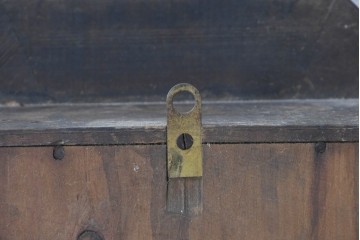 アメリカアンティーク　1880年から1890年頃　E.N.WELCH(ウェルチ)社　八角形のフォルムと金色の縁取りがクラシカルな壁掛け時計　(R-091572)