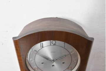 ドイツアンティーク　1930年から1950年頃　KIENZLE(キンツレ)　木製ケースとシルバーの文字盤がお洒落な掛け時計　(R-091573)