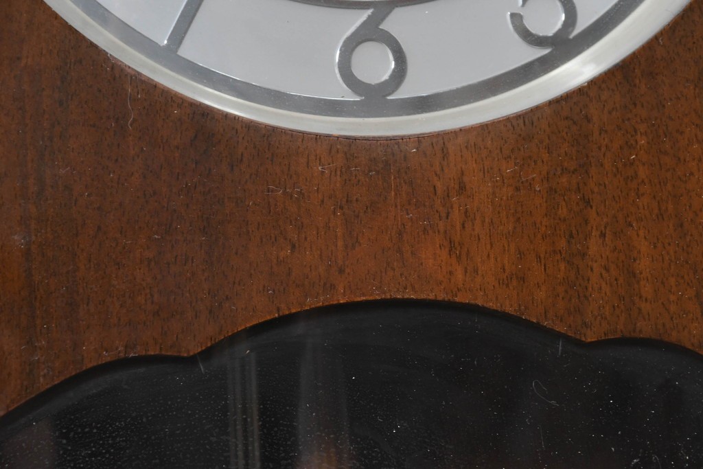 ドイツアンティーク　1930年から1950年頃　KIENZLE(キンツレ)　木製ケースとシルバーの文字盤がお洒落な掛け時計　(R-091573)