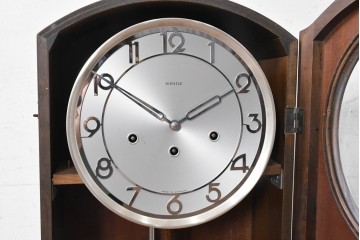 ドイツアンティーク　1930年から1950年頃　KIENZLE(キンツレ)　木製ケースとシルバーの文字盤がお洒落な掛け時計　(R-091573)