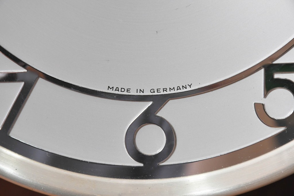 ドイツアンティーク　1930年から1950年頃　KIENZLE(キンツレ)　木製ケースとシルバーの文字盤がお洒落な掛け時計　(R-091573)