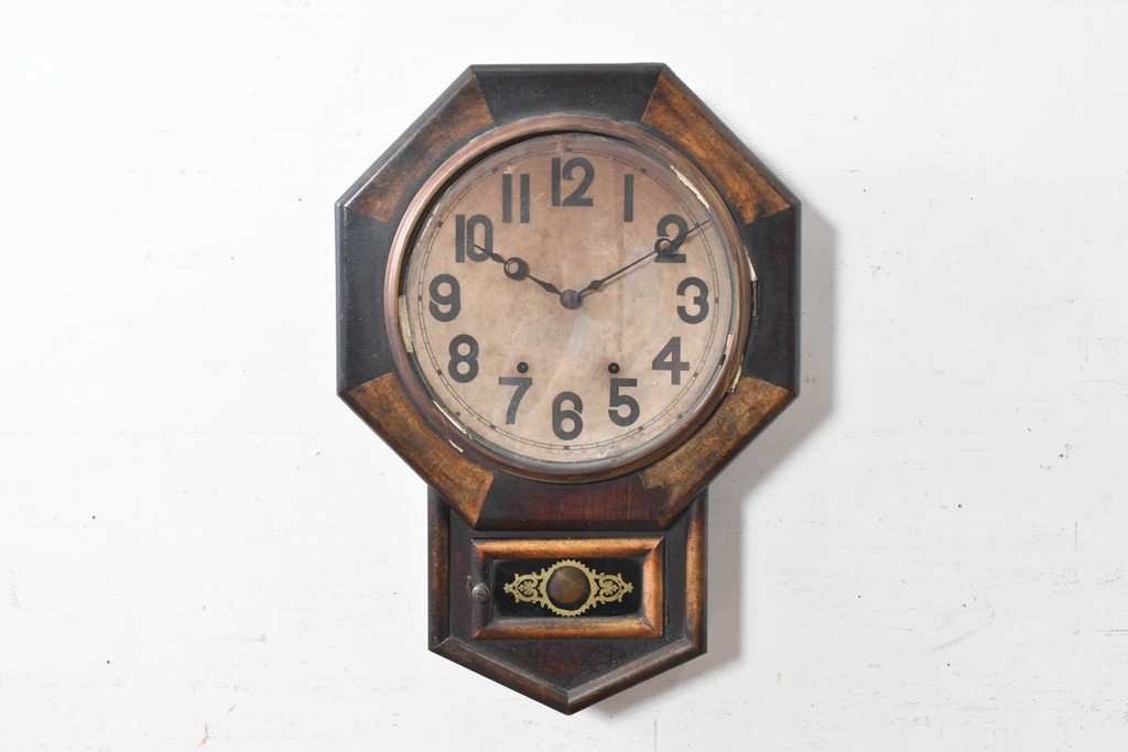 アメリカアンティーク　1900年頃　New Haven Clock Co.(ニューヘブン社)　八角形の木製ケースがレトロな振り子式掛け時計　(R-091574)