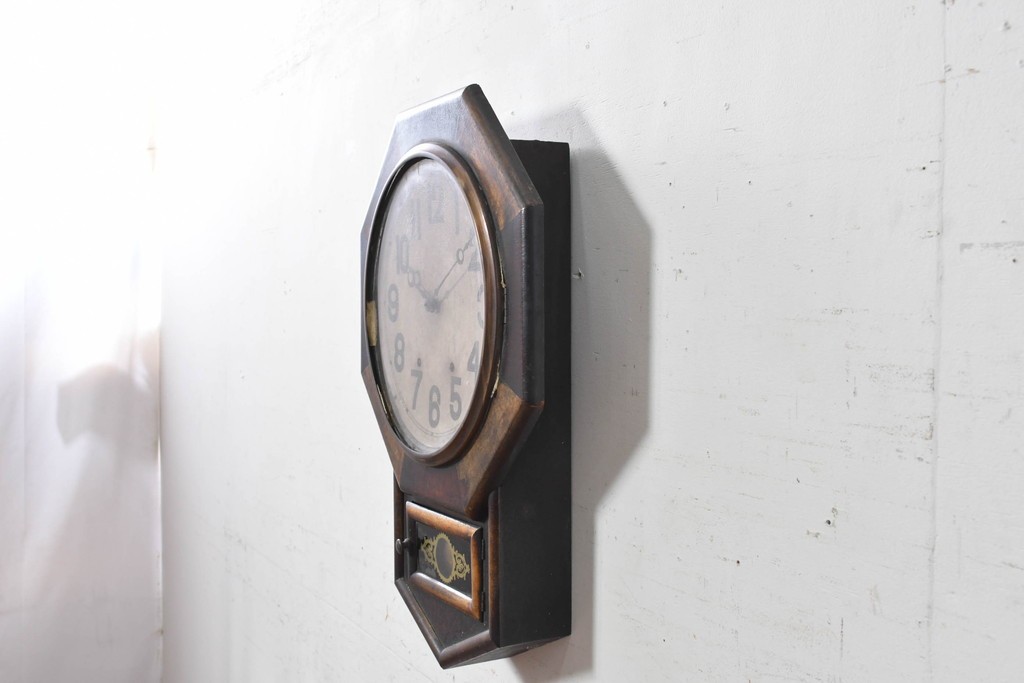 アメリカアンティーク　1900年頃　New Haven Clock Co.(ニューヘブン社)　八角形の木製ケースがレトロな振り子式掛け時計　(R-091574)