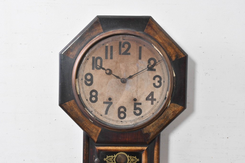 アメリカアンティーク　1900年頃　New Haven Clock Co.(ニューヘブン社)　八角形の木製ケースがレトロな振り子式掛け時計　(R-091574)