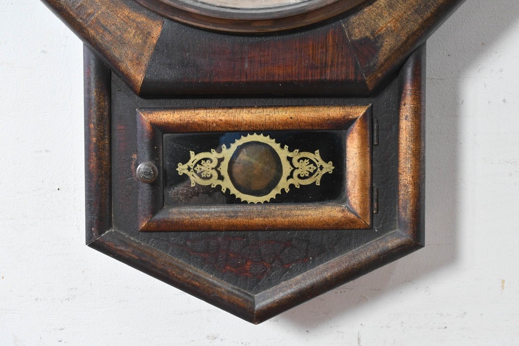 アメリカアンティーク　1900年頃　New Haven Clock Co.(ニューヘブン社)　八角形の木製ケースがレトロな振り子式掛け時計　(R-091574)