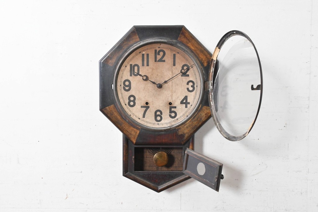 アメリカアンティーク　1900年頃　New Haven Clock Co.(ニューヘブン社)　八角形の木製ケースがレトロな振り子式掛け時計　(R-091574)