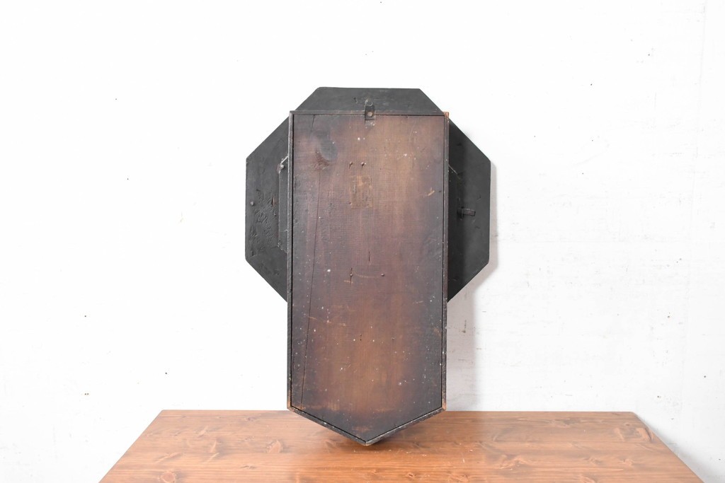 アメリカアンティーク　1900年頃　New Haven Clock Co.(ニューヘブン社)　八角形の木製ケースがレトロな振り子式掛け時計　(R-091574)