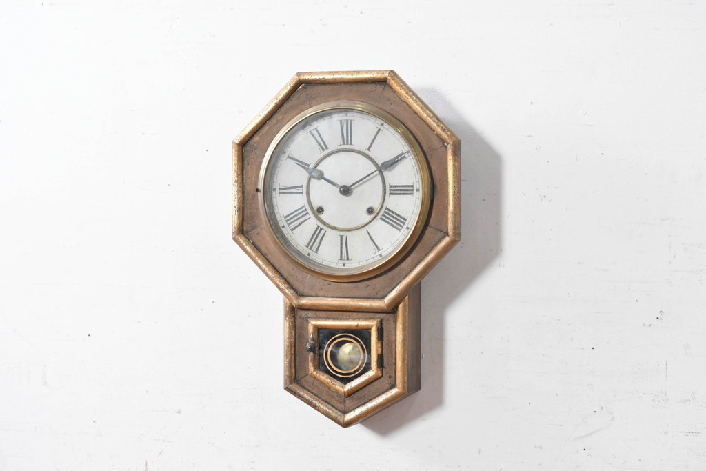 アメリカアンティーク　1900年頃　WATERBURY CLOCK CO.(ウォーターベリー)　八角形のケースとゴールドの縁取りがクラシカルな掛け時計　(R-091575)