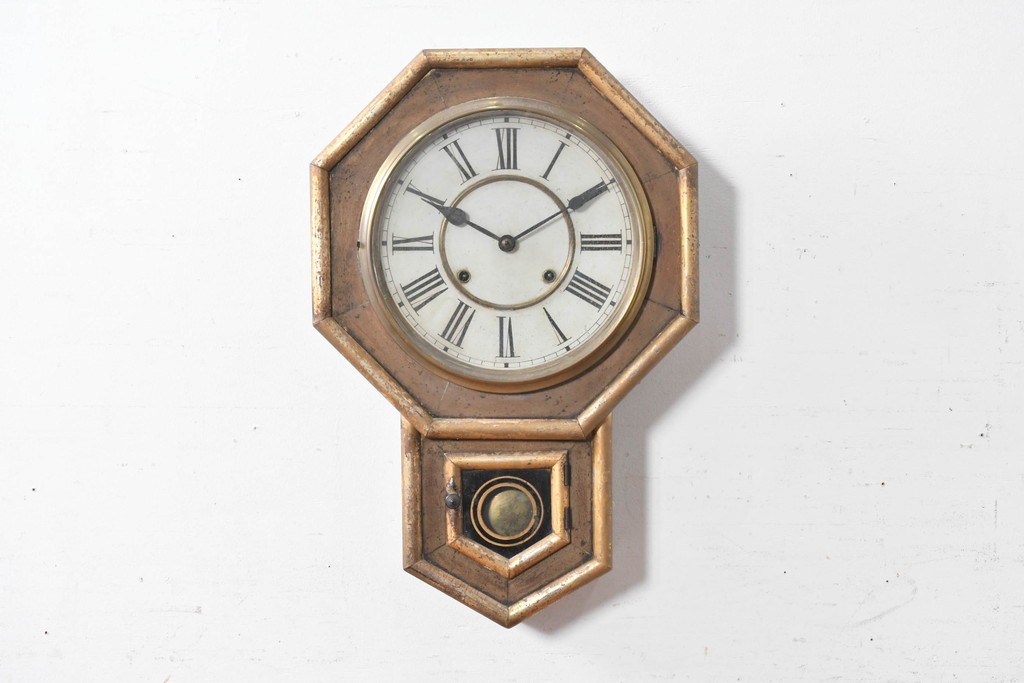 アメリカアンティーク　1900年頃　WATERBURY CLOCK CO.(ウォーターベリー)　八角形のケースとゴールドの縁取りがクラシカルな掛け時計　(R-091575)