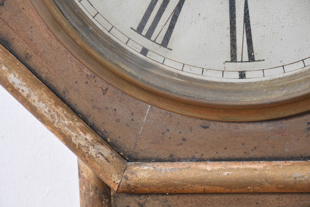 アメリカアンティーク　1900年頃　WATERBURY CLOCK CO.(ウォーターベリー)　八角形のケースとゴールドの縁取りがクラシカルな掛け時計　(R-091575)