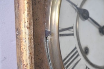 アメリカアンティーク　1900年頃　WATERBURY CLOCK CO.(ウォーターベリー)　八角形のケースとゴールドの縁取りがクラシカルな掛け時計　(R-091575)