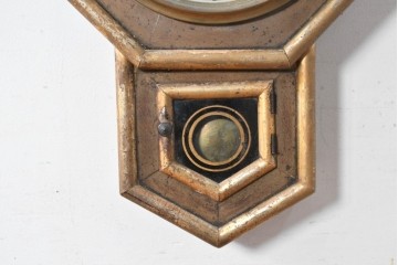 アメリカアンティーク　1900年頃　WATERBURY CLOCK CO.(ウォーターベリー)　八角形のケースとゴールドの縁取りがクラシカルな掛け時計　(R-091575)
