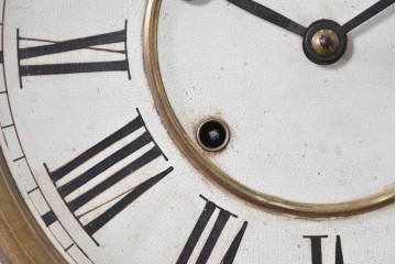 アメリカアンティーク　1900年頃　WATERBURY CLOCK CO.(ウォーターベリー)　八角形のケースとゴールドの縁取りがクラシカルな掛け時計　(R-091575)