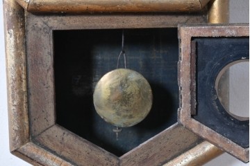 アメリカアンティーク　1900年頃　WATERBURY CLOCK CO.(ウォーターベリー)　八角形のケースとゴールドの縁取りがクラシカルな掛け時計　(R-091575)