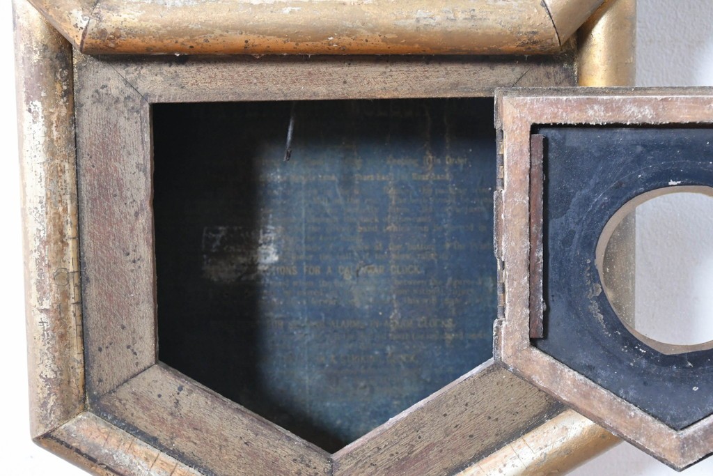アメリカアンティーク　1900年頃　WATERBURY CLOCK CO.(ウォーターベリー)　八角形のケースとゴールドの縁取りがクラシカルな掛け時計　(R-091575)