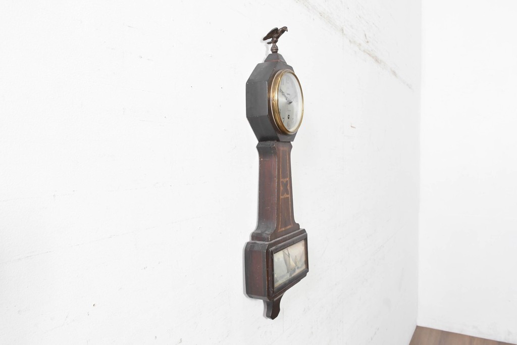 アメリカアンティーク　1920年から1930年頃　The Sessions Clock Company(セッションズクロックカンパニー)　Cape Cod　帆船を描いたパネルが目を引くバンジョー壁掛け時計　(R-091578)