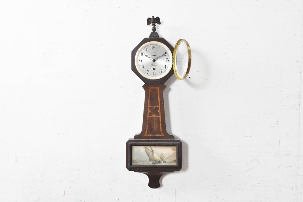 アメリカアンティーク　1920年から1930年頃　The Sessions Clock Company(セッションズクロックカンパニー)　Cape Cod　帆船を描いたパネルが目を引くバンジョー壁掛け時計　(R-091578)