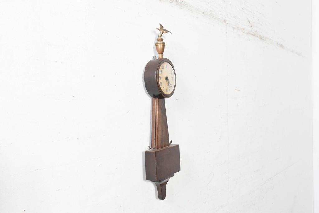 アメリカヴィンテージ　William L. Gilbert Clock Company(ウィリアム・L・ギルバート・クロック・カンパニー)　バンジョークロック　鷲飾りが印象的な掛け時計　(R-091579) 　