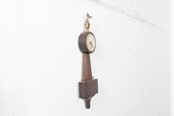 アメリカヴィンテージ　William L. Gilbert Clock Company(ウィリアム・L・ギルバート・クロック・カンパニー)　バンジョークロック　鷲飾りが印象的な掛け時計　(R-091579) 　