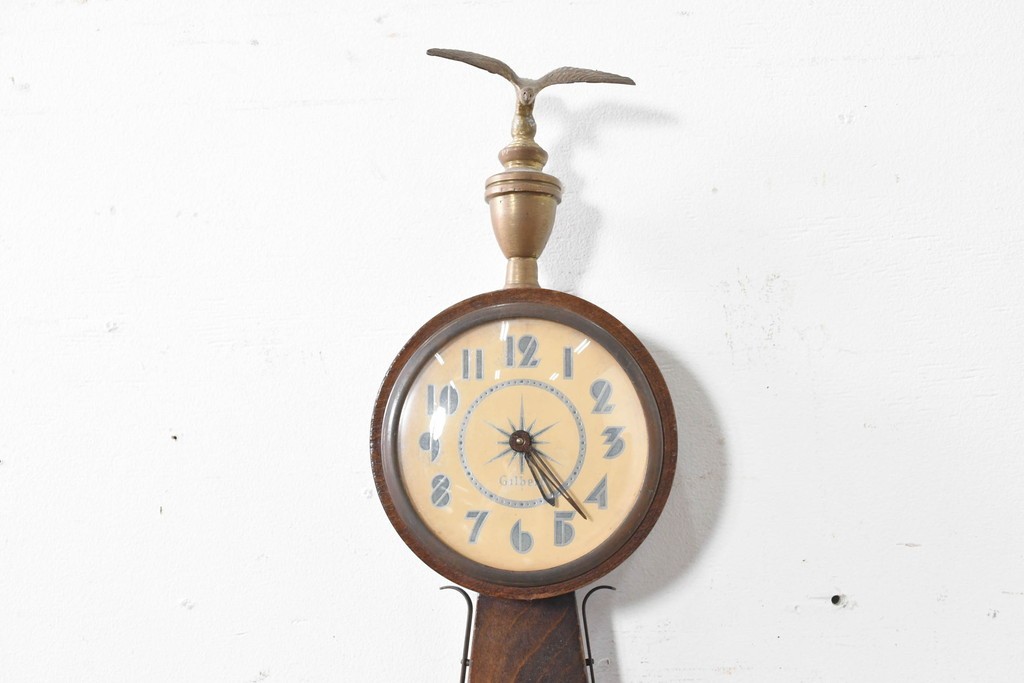 アメリカヴィンテージ　William L. Gilbert Clock Company(ウィリアム・L・ギルバート・クロック・カンパニー)　バンジョークロック　鷲飾りが印象的な掛け時計　(R-091579) 　