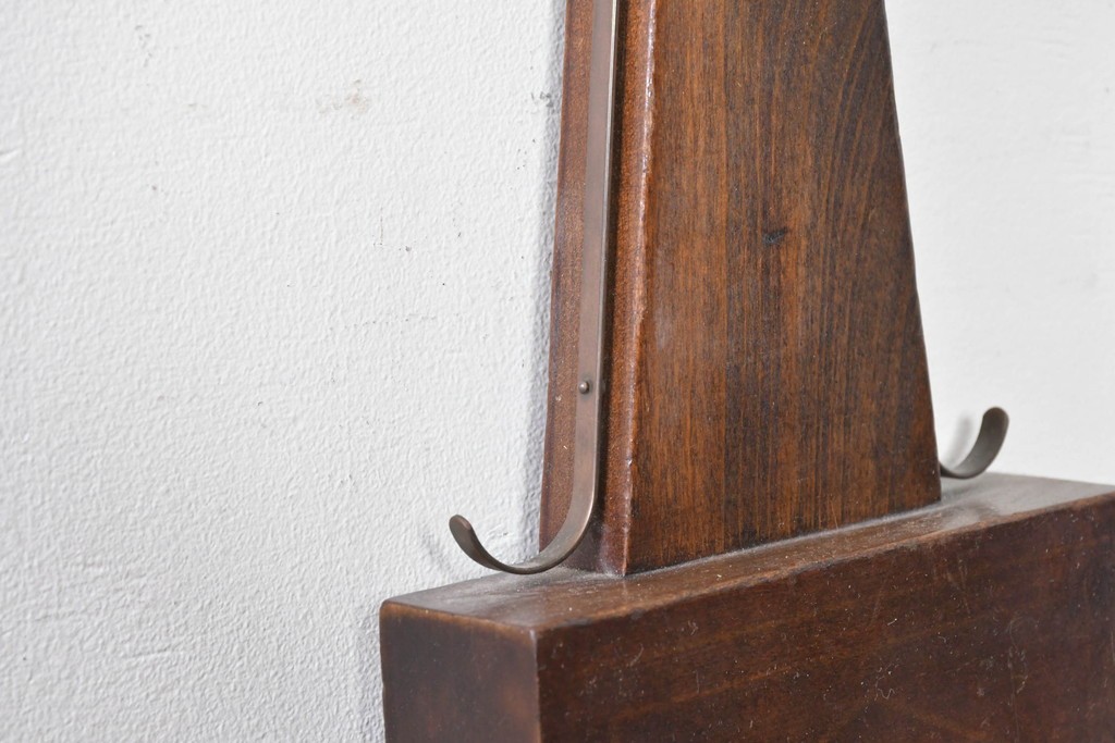 アメリカヴィンテージ　William L. Gilbert Clock Company(ウィリアム・L・ギルバート・クロック・カンパニー)　バンジョークロック　鷲飾りが印象的な掛け時計　(R-091579) 　