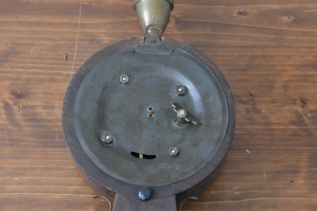 アメリカヴィンテージ　William L. Gilbert Clock Company(ウィリアム・L・ギルバート・クロック・カンパニー)　バンジョークロック　鷲飾りが印象的な掛け時計　(R-091579) 　