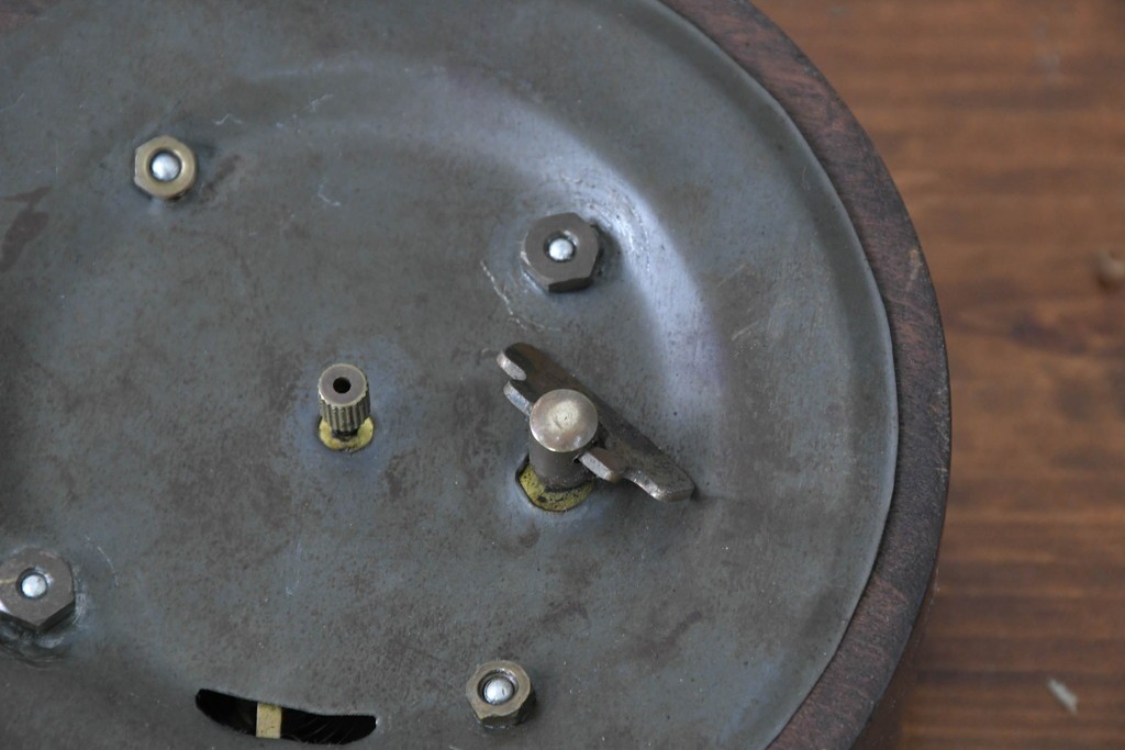 アメリカヴィンテージ　William L. Gilbert Clock Company(ウィリアム・L・ギルバート・クロック・カンパニー)　バンジョークロック　鷲飾りが印象的な掛け時計　(R-091579) 　