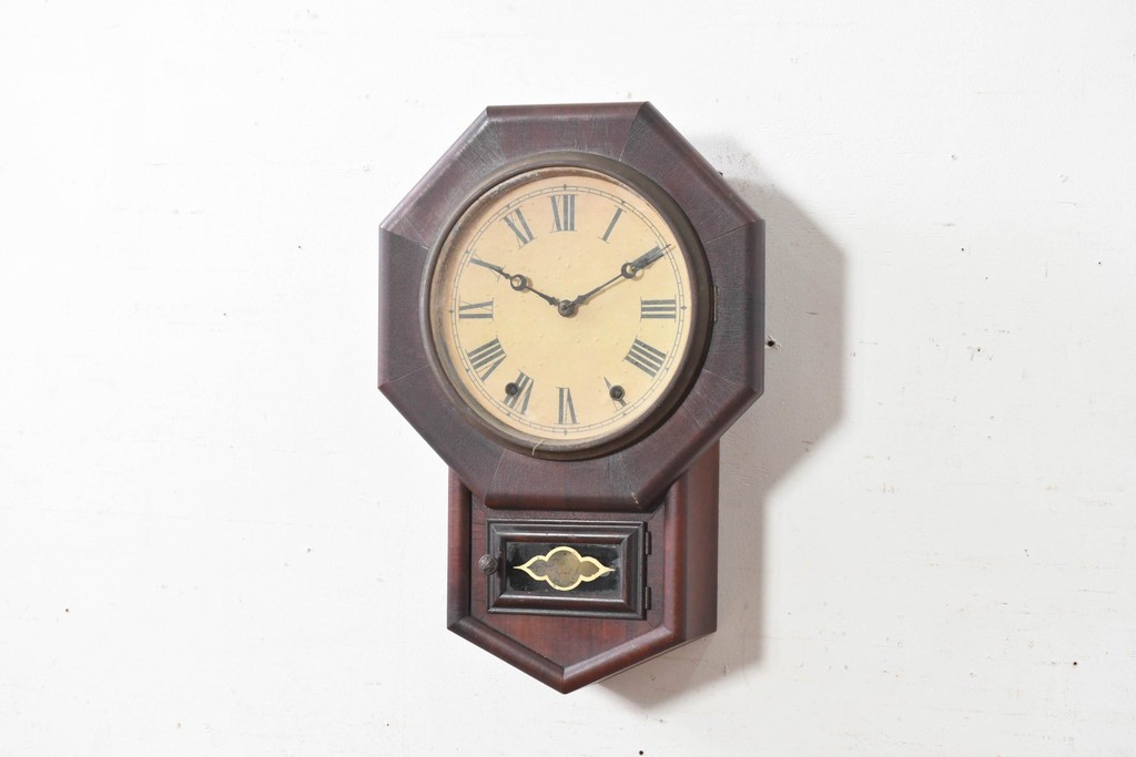 アメリカアンティーク　1880年から1900年頃　New Haven Clock Co.(ニューヘブン社)　八角形のケースがレトロな掛け時計　(R-091581)