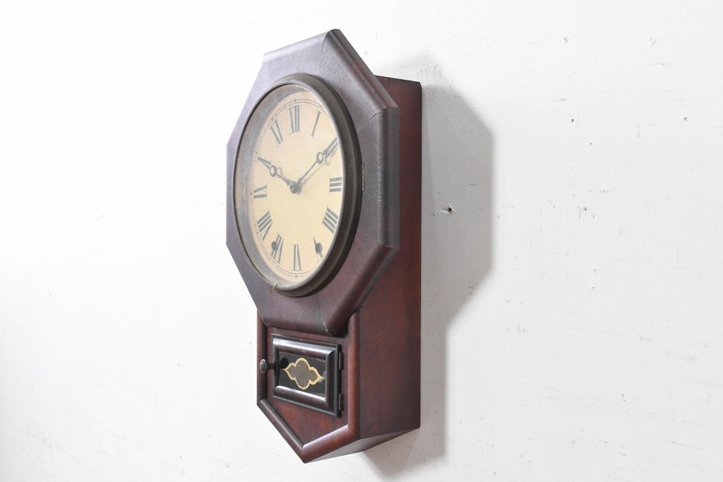 アメリカアンティーク　1880年から1900年頃　New Haven Clock Co.(ニューヘブン社)　八角形のケースがレトロな掛け時計　(R-091581)