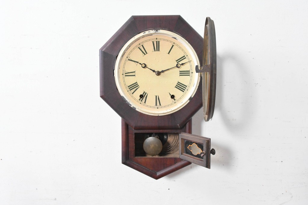 アメリカアンティーク　1880年から1900年頃　New Haven Clock Co.(ニューヘブン社)　八角形のケースがレトロな掛け時計　(R-091581)
