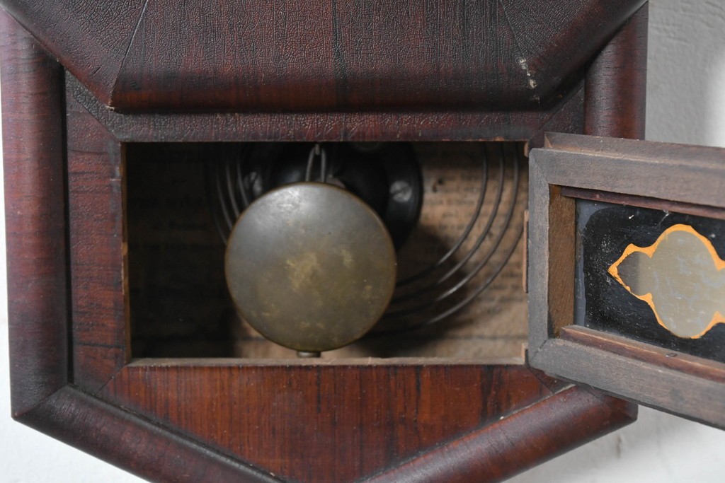 アメリカアンティーク　1880年から1900年頃　New Haven Clock Co.(ニューヘブン社)　八角形のケースがレトロな掛け時計　(R-091581)