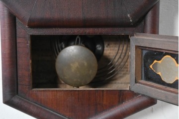 アメリカアンティーク　1880年から1900年頃　New Haven Clock Co.(ニューヘブン社)　八角形のケースがレトロな掛け時計　(R-091581)
