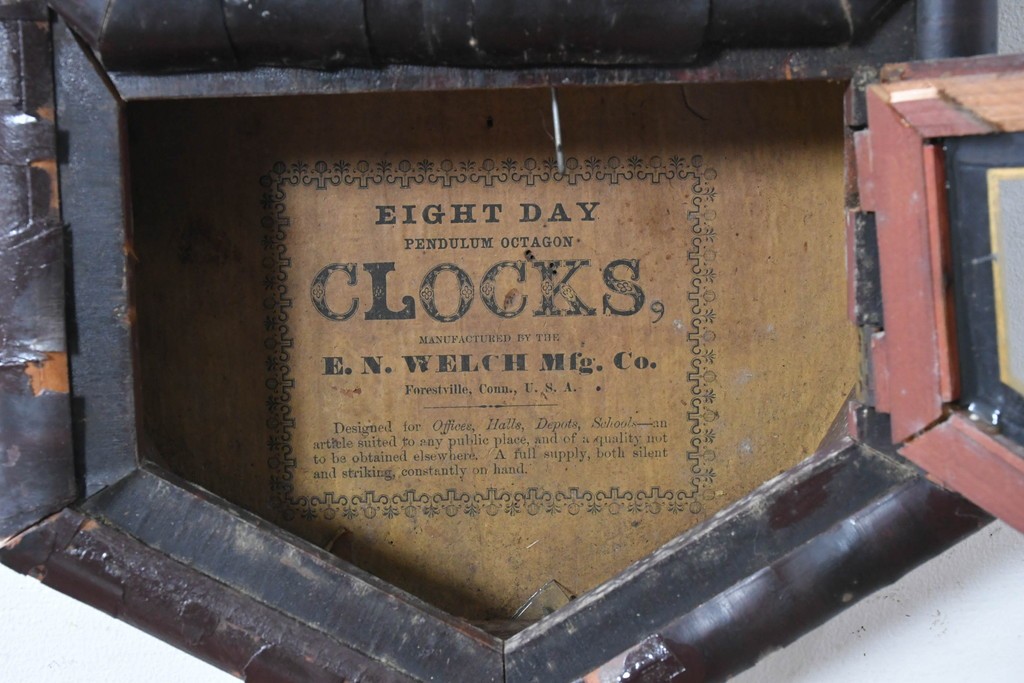  アメリカアンティーク　1890年から1900年頃　E. N. Welch Manufacturing Co.　カレンダー付き　存在感のある八角形ケースの振り子時計　(R-091585)