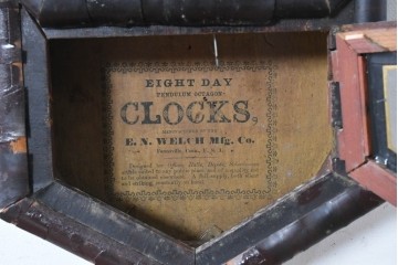  アメリカアンティーク　1890年から1900年頃　E. N. Welch Manufacturing Co.　カレンダー付き　存在感のある八角形ケースの振り子時計　(R-091585)