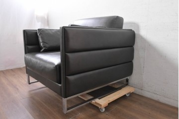 中古　イタリア製　美品　エンボスレザー張りのボックス型1人掛けソファ　定価約190万円　(R-091589)