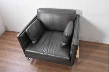 中古　イタリア製　美品　エンボスレザー張りのボックス型1人掛けソファ　定価約190万円　(R-091589)