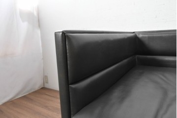 中古　イタリア製　美品　エンボスレザー張りのボックス型1人掛けソファ　定価約190万円　(R-091589)