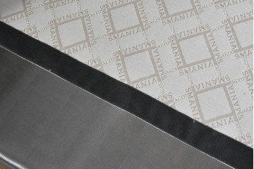 中古　イタリア製　美品　エンボスレザー張りのボックス型1人掛けソファ　定価約190万円　(R-091589)