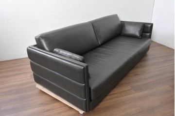 中古　イタリア製　美品　SMANIA( ズマーニア)　ダークカラーの3人掛けソファ　定価約350万円　(R-091590)