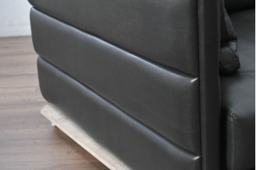 中古　イタリア製　美品　SMANIA( ズマーニア)　ダークカラーの3人掛けソファ　定価約350万円　(R-091590)