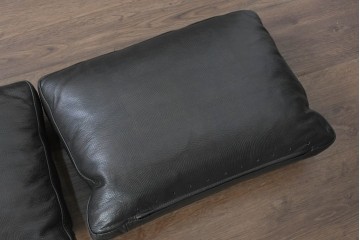 中古　イタリア製　美品　SMANIA( ズマーニア)　ダークカラーの3人掛けソファ　定価約350万円　(R-091590)