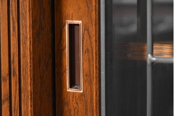 中古　三越家具　COUNTRY HOUSE(カントリーハウス)　Brugge(ブルージュ)　ステンドグラス扉のサイドボード　(R-091593)