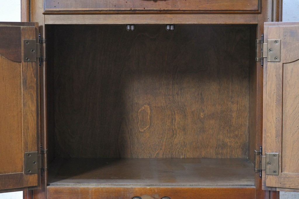 中古　アメリカ製　ETHAN ALLEN(イーセンアーレン)　パネル扉のサイドキャビネット　(R-091594)